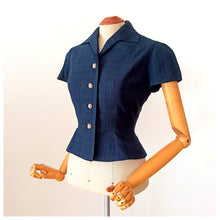 Charger l&#39;image dans la galerie, 1950s - Gorgeous Tartan Soft Wool Blouse - W27 (68.5cm)
