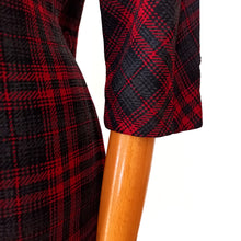 Charger l&#39;image dans la galerie, 1960s - Red &amp; Black Tartan Wool Blend Dress - W32 (82cm)
