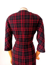 Charger l&#39;image dans la galerie, 1960s - Red &amp; Black Tartan Wool Blend Dress - W32 (82cm)
