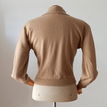 Load image into Gallery viewer, 1950s - DALTON, USA - Stunning Pure Cashmere Sweater
