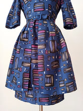 Cargar imagen en el visor de la galería, 1950s 1960s - Fabulous 2 Looks In 1 Abstract Dress - W29 (74cm)
