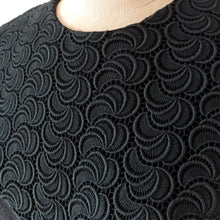 Charger l&#39;image dans la galerie, 1960s - Superb Black Wool Crepe Lace Dress - W35.5 (90cm)
