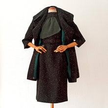 Laden Sie das Bild in den Galerie-Viewer, 1950s 1960s - Outstanding Green Flecked Wool Dress Coat - W26 (66cm)
