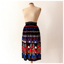 Laden Sie das Bild in den Galerie-Viewer, VTG does 1940s - Adorable Inuit Novelty Print Rayon Skirt - W24/39 (60/100cm)
