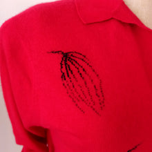 Carica l&#39;immagine nel visualizzatore di Gallery, 1950s - PRINGLE, Scotland - Stunning Red Cashmere Sweater
