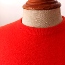 Laden Sie das Bild in den Galerie-Viewer, 1950s - PRINGLE, Scotland - Burnt Orange Cashmere Jumper - W28/35 (72/90cm)
