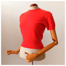 Laden Sie das Bild in den Galerie-Viewer, 1950s - PRINGLE, Scotland - Burnt Orange Cashmere Jumper - W28/35 (72/90cm)
