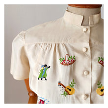 Charger l&#39;image dans la galerie, 1940s 1950s - UNWORN - Adorable Pure Silk Embroidery Blouse - W33 (84cm)
