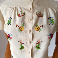 Charger l&#39;image dans la galerie, 1940s 1950s - UNWORN - Adorable Pure Silk Embroidery Blouse - W33 (84cm)
