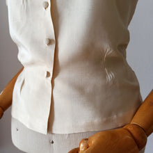 Load image into Gallery viewer, 1940s 1950s - UNWORN - Adorable Pure Silk Embroidery Blouse - W33 (84cm)
