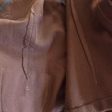 Laden Sie das Bild in den Galerie-Viewer, 1940s - Gorgeous Brown Wool Vest - W33 (84cm)
