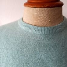 Charger l&#39;image dans la galerie, 1950s - BARRIE, Scotland - Adorable Baby Blue Cashmere Jumper
