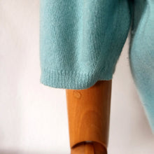 Charger l&#39;image dans la galerie, 1950s - BARRIE, Scotland - Adorable Baby Blue Cashmere Jumper
