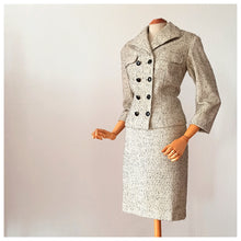 Charger l&#39;image dans la galerie, 1950s 1960s - Stunning Wool Flecked Couture Suit - W26 (66cm)
