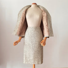 Charger l&#39;image dans la galerie, 1950s 1960s - Stunning Wool Flecked Couture Suit - W26 (66cm)
