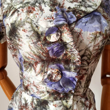 Laden Sie das Bild in den Galerie-Viewer, 1950s 1960s - TERGAL, France - Gorgeous Purple Roses Dress - W27.5 (70cm)
