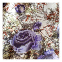 Cargar imagen en el visor de la galería, 1950s 1960s - TERGAL, France - Gorgeous Purple Roses Dress - W27.5 (70cm)
