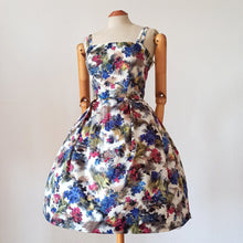 Cargar imagen en el visor de la galería, 1950s 1960s - Stunning Floral Bolero Dress - W26 (66cm)
