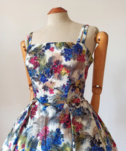 Cargar imagen en el visor de la galería, 1950s 1960s - Stunning Floral Bolero Dress - W26 (66cm)
