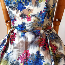 Cargar imagen en el visor de la galería, 1950s 1960s - Stunning Floral Bolero Dress - W26 (66cm)
