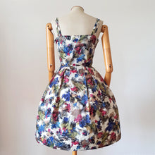 Carica l&#39;immagine nel visualizzatore di Gallery, 1950s 1960s - Stunning Floral Bolero Dress - W26 (66cm)
