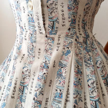 Cargar imagen en el visor de la galería, 1950s 1960s - Cute Japanese Print Cotton Dress - W30 (76cm)
