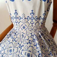 Load image into Gallery viewer, 1950s - Gorgeous Straps Buttons Cotton Dress - W27.5 (70cm)
