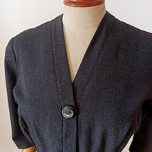 Charger l&#39;image dans la galerie, 1950s - Superb Curvy Dark Grey Wool Dress - W31 (78cm)
