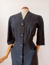 Charger l&#39;image dans la galerie, 1950s - Superb Curvy Dark Grey Wool Dress - W31 (78cm)
