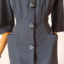 Carica l&#39;immagine nel visualizzatore di Gallery, 1950s - Superb Curvy Dark Grey Wool Dress - W31 (78cm)
