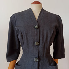 Charger l&#39;image dans la galerie, 1950s - Superb Curvy Dark Grey Wool Dress - W31 (78cm)
