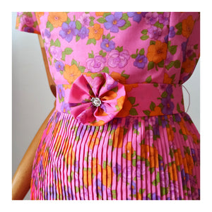 1960s - Adorable Pink Floral Dress - W27 (68cm)