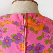 Load image into Gallery viewer, 1960s - Adorable Pink Floral Dress - W27 (68cm)
