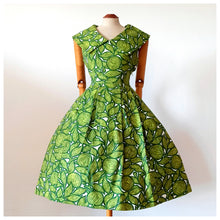 Load image into Gallery viewer, 1950s - Stunning Abstract Green Cotton Linen Dress - W28.5 (72cm)
