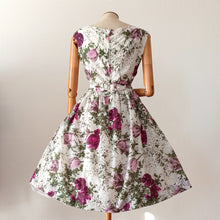 Load image into Gallery viewer, 1950s - Adorable French Floral Buckle Back Dress - W27.5 (70cm)
