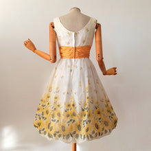 Load image into Gallery viewer, 1950s 1960s - ILGUW, USA - Outstanding Beauty Sunflowers Organza Dress - W27 (68cm)
