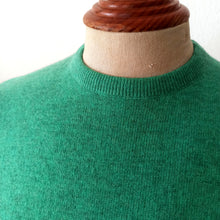 Load image into Gallery viewer, 1950s - BALLANTYNE, Scotland - Apple Green Flecked Cashmere Jumper
