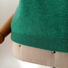 Load image into Gallery viewer, 1950s - BALLANTYNE, Scotland - Apple Green Flecked Cashmere Jumper
