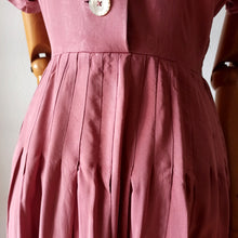 Laden Sie das Bild in den Galerie-Viewer, 1940s - Beautiful Italian Antique Pink Silk Dress - W25 (64cm)
