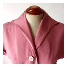 Laden Sie das Bild in den Galerie-Viewer, 1940s - Beautiful Italian Antique Pink Silk Dress - W25 (64cm)
