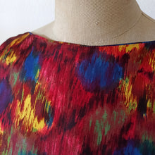 Carica l&#39;immagine nel visualizzatore di Gallery, 1960s - Stunning Abstract Satin Cocktail Dress - W27 (68cm)
