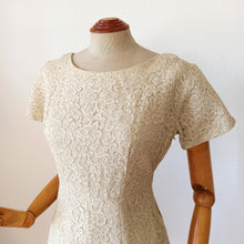 Charger l&#39;image dans la galerie, 1950s 1960s - Charming Beige Cotton Lace Dress - W29 (74cm)
