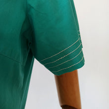 Laden Sie das Bild in den Galerie-Viewer, 1960s - Cute Green Cotton Blouse - W35 (90cm)
