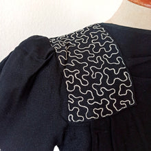 Cargar imagen en el visor de la galería, 1930s - Superb Black Rayon Wool Dress - W31 (78cm)
