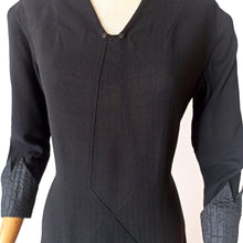 Carica l&#39;immagine nel visualizzatore di Gallery, 1930s - Superb Black Textured Crepe Dress - W32 (82cm)
