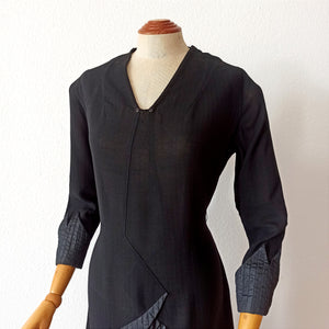 1930s - Superb Black Textured Crepe Dress - W32 (82cm)