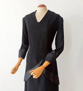 1930s - Superb Black Textured Crepe Dress - W32 (82cm)