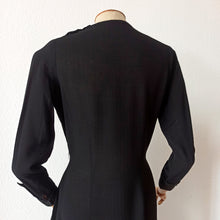 Carica l&#39;immagine nel visualizzatore di Gallery, 1930s - Superb Black Textured Crepe Dress - W32 (82cm)
