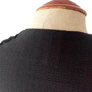 1930s - Superb Black Textured Crepe Dress - W32 (82cm)