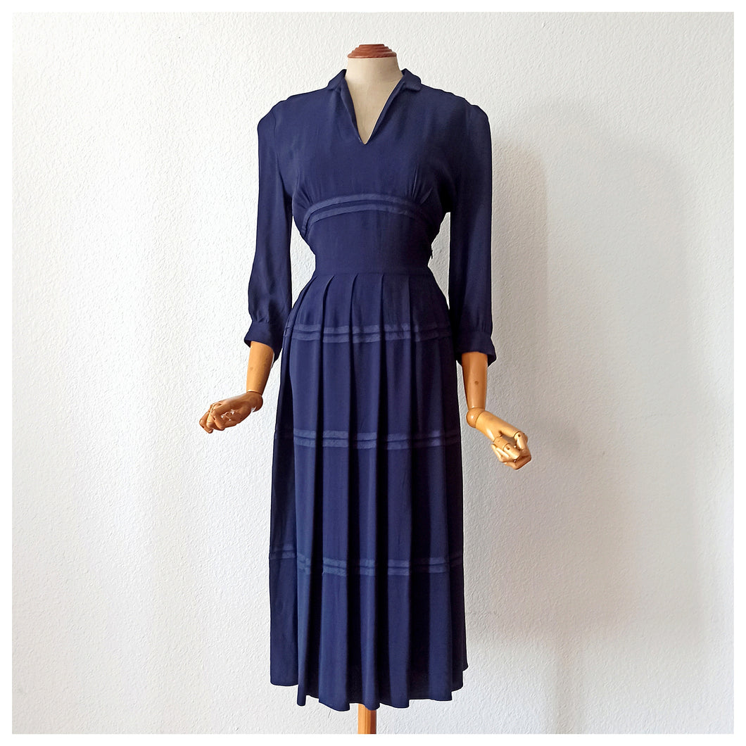 1940s - Elegant German Deep Blue Crepe Dress - W27.5 (70cm)